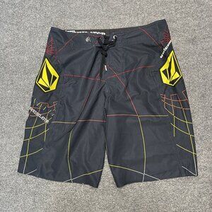 Volcom Dingo Annihilator Board Shorts Size 32 Black/Yellow Mens Swimwear
